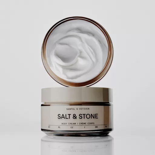 Salt & Stone Szantál & vetiver gazdag testvaj