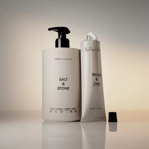Salt & Stone Szantál & vetiver testápoló krém 100 ml