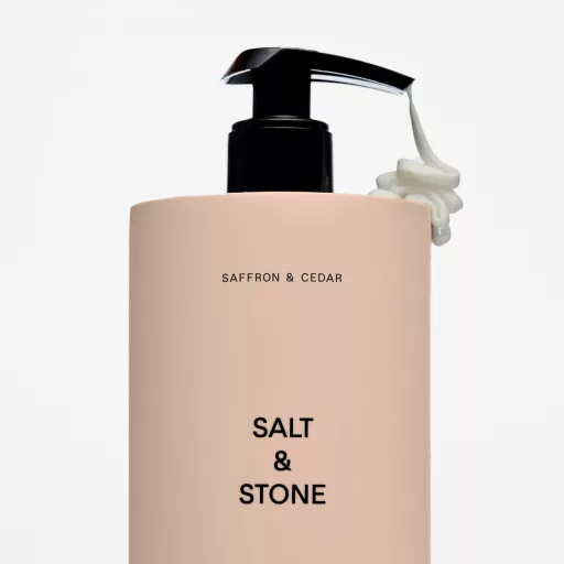 Salt & Stone Sáfrány & cédrus testápoló krém 450 ml