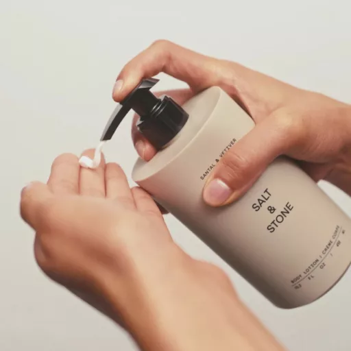 Salt & Stone Neroli & bazsalikom testápoló krém 450 ml