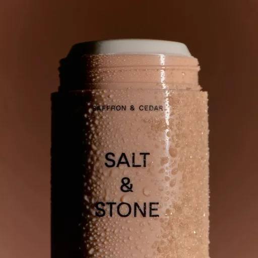 Salt & Stone Sáfrány & cédrus extra erős dezodor